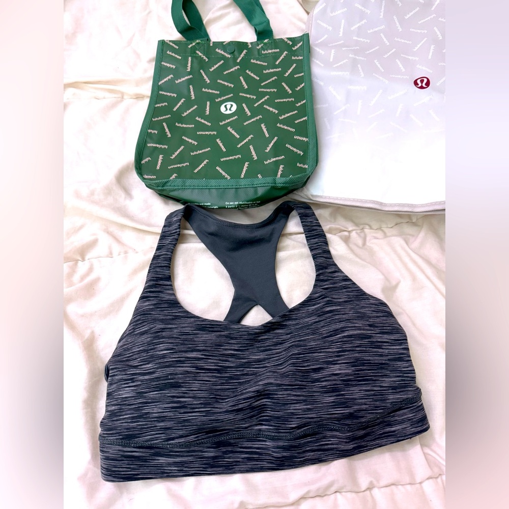 Lululemon sports bra size 6 in great condition